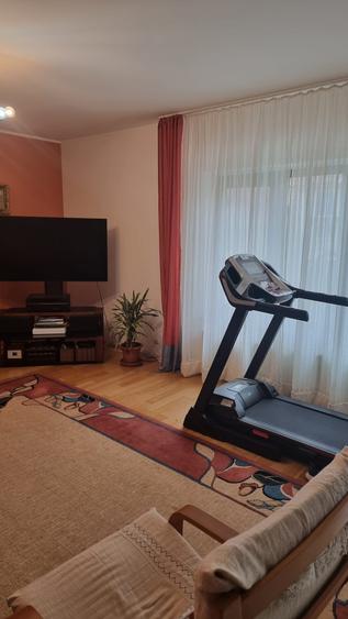 Casa P+1 , zona Muzeul Satului