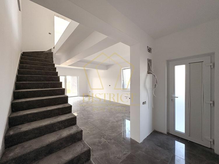 Duplex cu 3 camere, despărțit prin camera tehnica | Mosnita Noua | Barista
