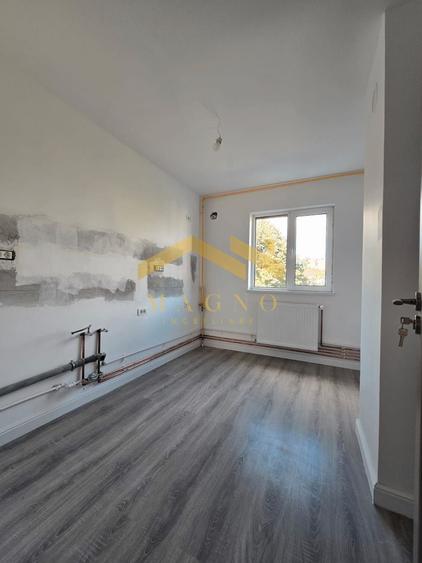 Apartament cu 4 camere de vanzare, Zona Malul Muresului/Praporgescu