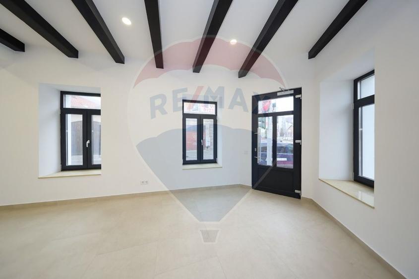 Constructie comerciala P+2 funcțiuni mixte - str. Iuliu Maniu