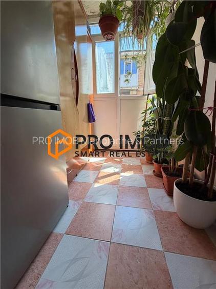 Apartament 4 camere cf 3 semidecomandat zona Micro 5 - 9