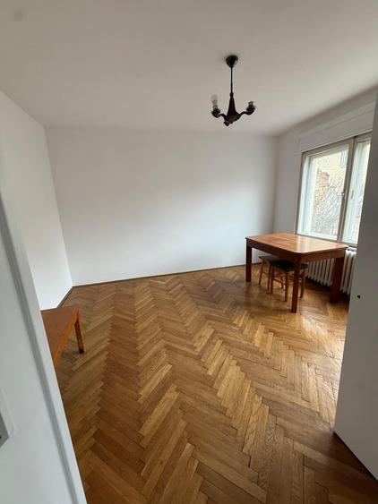 Apartament 4 camere – Strada Lungă | Curte, garaj, pivniță | Zonă centrală