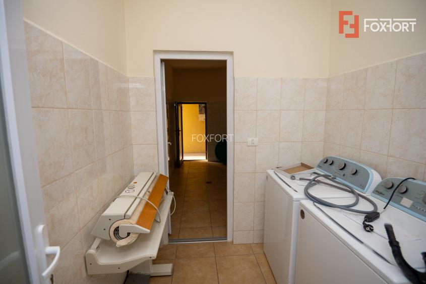 Hotel Miky Arad de vanzare | Investitie cu utilizari multiple | 42 camere cazare - 47