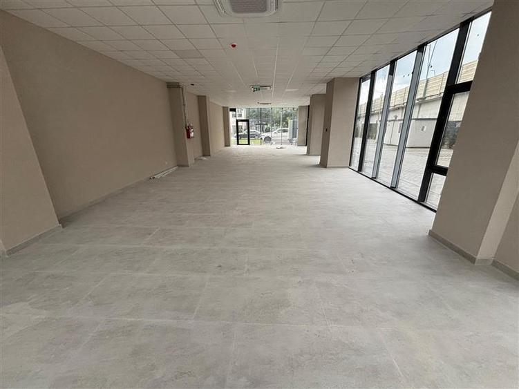 Spațiu comercial modern 155 mp, la cheie, cu două intrări – Bac&#