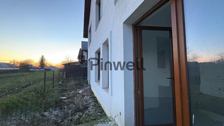 Casa duplex cu 2 locuri de parcare