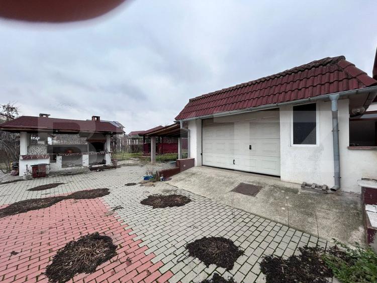 Casa cu 7 camere, 4 bai, 330 mp, 900 mp curte, zona Ford