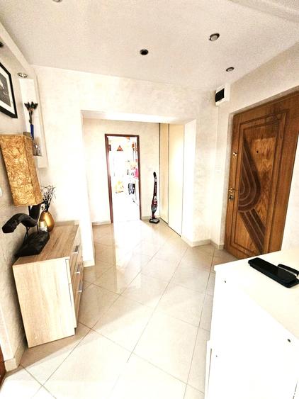 Apartament 3 camere CARTIER E3- (Zona Flacara Vie )