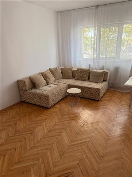 Decomandat, etaj 3 cu 2 bai si 2 balcoane in bloc anvelopat