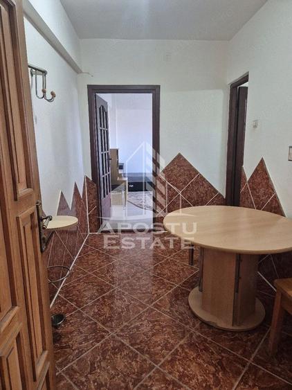 Apartament cu o camera de vanzare, lift, zona Soarelui, Timisoara