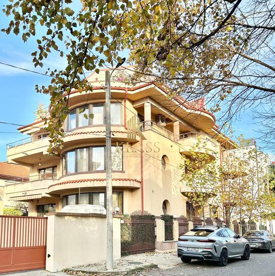 Apartament de inchiriat cu 5 camere in Cartierul Francez