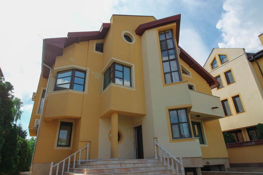 Pipera : Vila impresionanta, cu teren de 800mp si piscina proprie !
