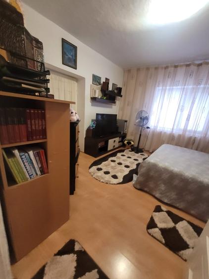 Valu lui Traian -casa 3 camere cu teren 300 mp -gaze la poarta 72500 euro