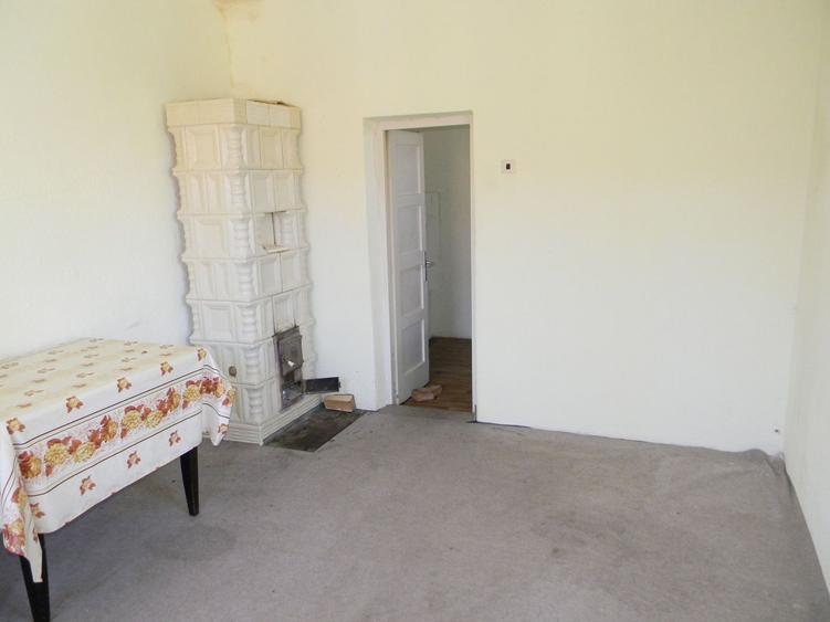 Proprietate cu 2 hale si casa la inchiriat,teren 1350mp