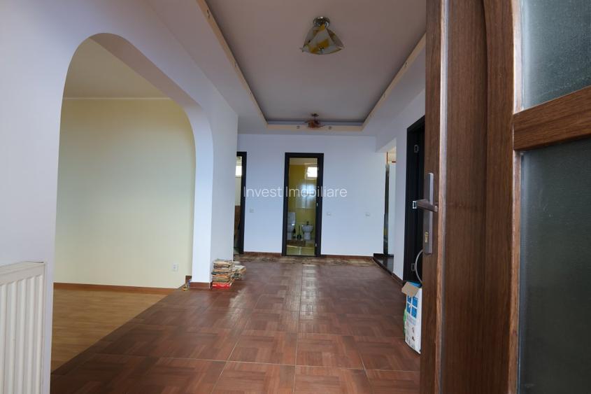 Casă individuală ideală pentru două familii sau locuință cu spațiu de lucru - 5