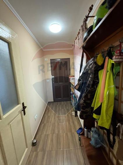 Casă / Vilă nouă cu 5 camere + casă bătranească renovată