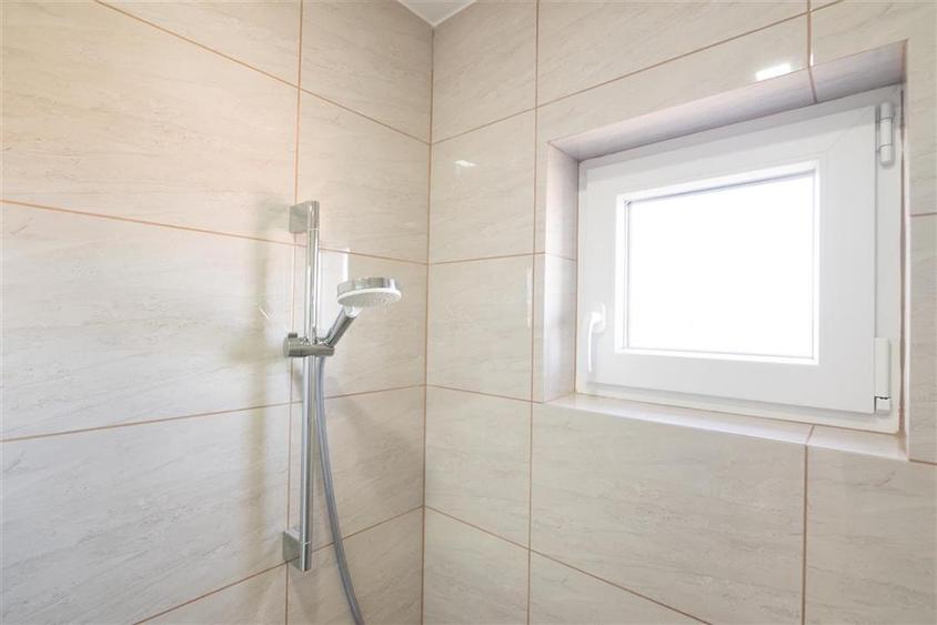 RECO Apartament 2 camere Marghita – etaj 3 4, balcon, baie cu geam, bloc cu acop