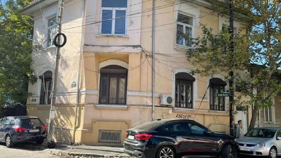 Strada Principatele Unite, Apartament cu 4 camere decomandat - 82 mp - subs