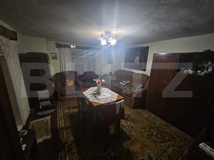 Casă cu 2 camere și anexe, zona centralǎ, Câmpeni