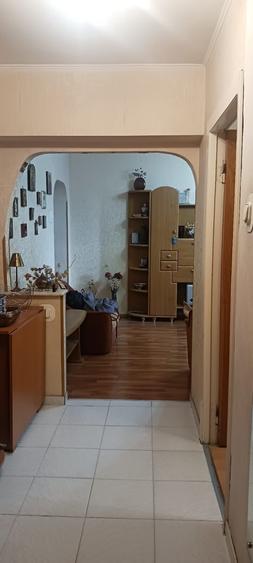 Bucur- Obor  metrou  - vanzare ap. 3 camere  decomandat