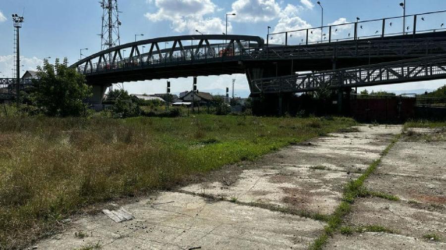 Teren intravilan 16.058 mp + 8 Spatii industriale/depozitare Sibiu zona Pia