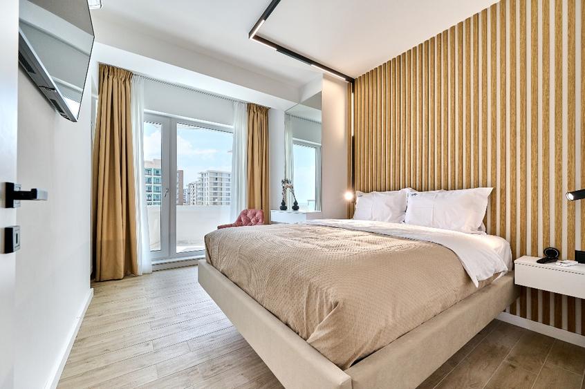 Ofer pentru inchiriere apartament 3 camere cu vedere frontala la mare