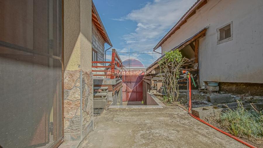 PURCARENI – 2 CASE , MULTIPLE POSIBILITATI | 533 mp | 0% comision