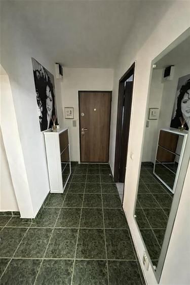 Apartament 3 camere decomandat 2 bai pivnita zona Turnisor