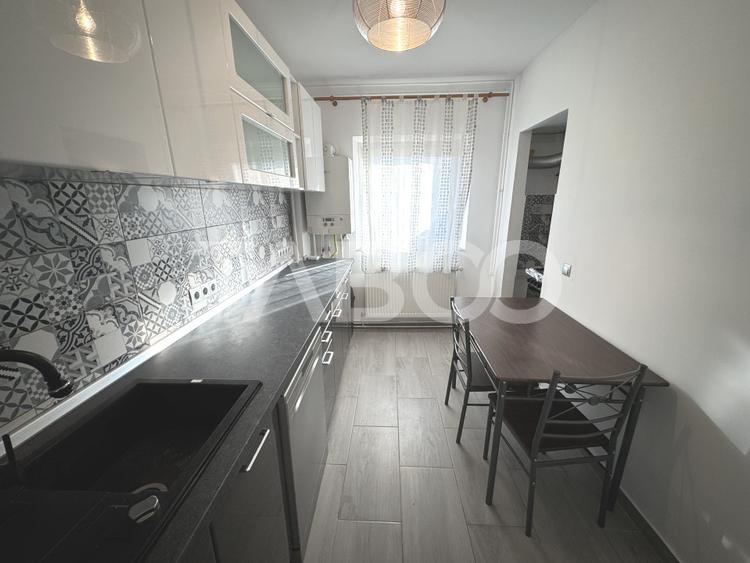 Apartament etaj 3 decomandat cu 3 camere 2 bai 2 balcoane Strand Sibiu