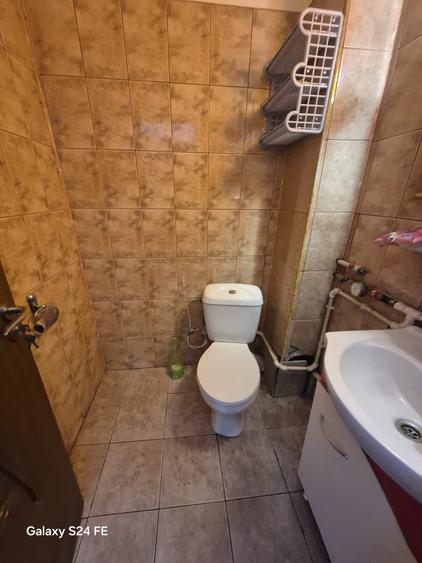 De vânzare – Apartament 3 camere, 2 băi, etaj 1