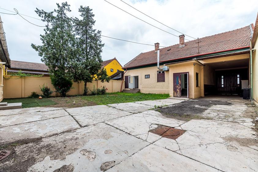 Casa cu potential multiplu cu teren generos pe strada Dunarii