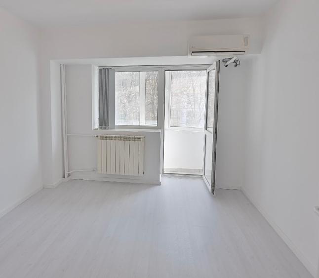 UNIRII,locatie exceptionala fix in Rond ALBA IULIA,monolit,stradal pe DECEBAL