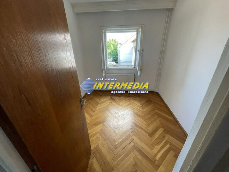 Apartament 3 camere etaj 2 +garaj + boxa in Cetate zona Caroline