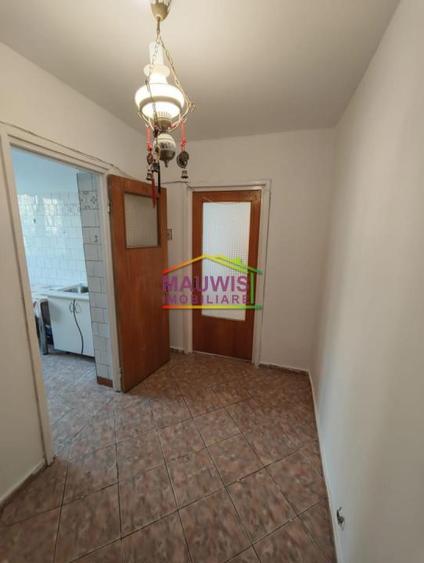 Vand apartament 3 camere Piata Straduintei - Niculitel