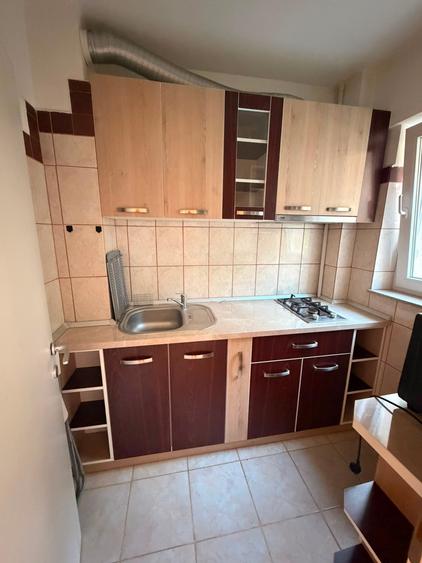 Garsonieră cu balcon închis de 23 mp de închiriat în Dristor, Strada Schitului