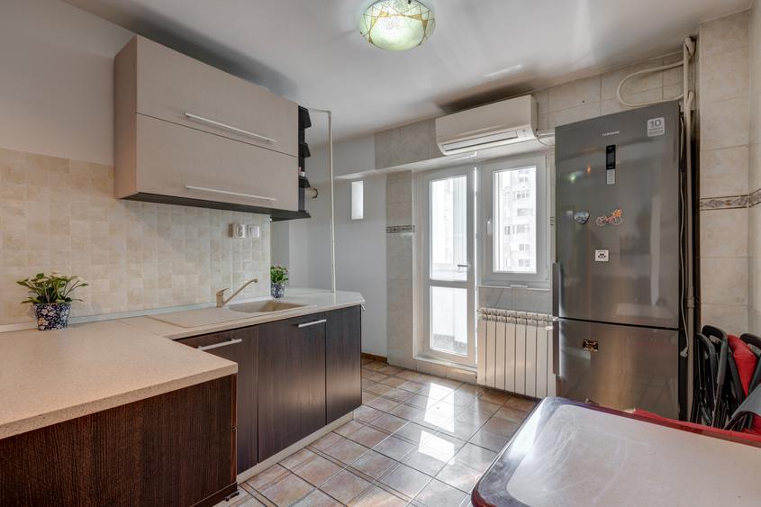 Apartament 3 camere adiacent Decebal, decomandat, 2 bai, loc de parcare