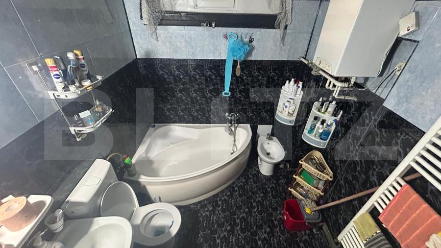 Proprietate de vanzare/inchiriere, 4 incaperi, 300 mp, în zona centrală