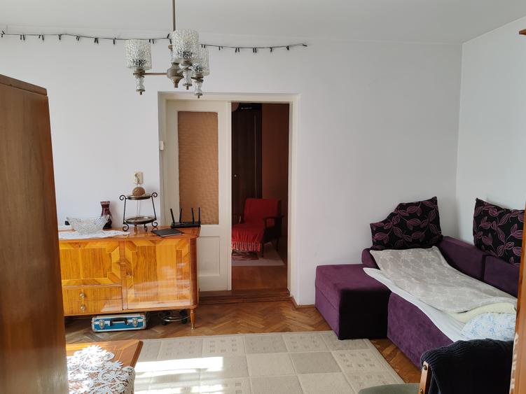 Apartament 3 camere in casa zona Central