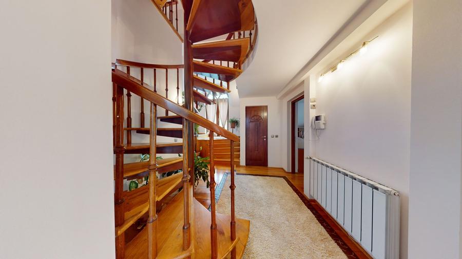 Casa individuala - 7 camere, 278 mp utili - Strand