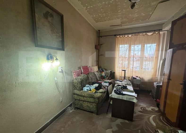 Casa de vanzare, 37 mp, teren 515 mp, zona Titulescu - Semicentral