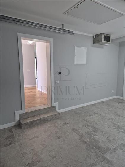 DUMBRAVITA - VILA DE LUX - 5 CAMERE - TEREN 1000 MP - GARAJ - POZITIE EXCELENTA