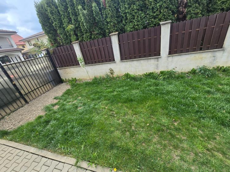 Casa tip duplex, zona Terra, Floresti