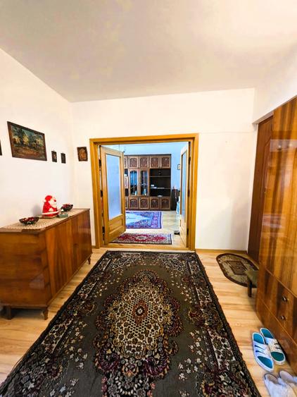 Oancea -Spital Sf Maria-2 Camere Decomandat 63mp-bloc 1990-etaj intermediar