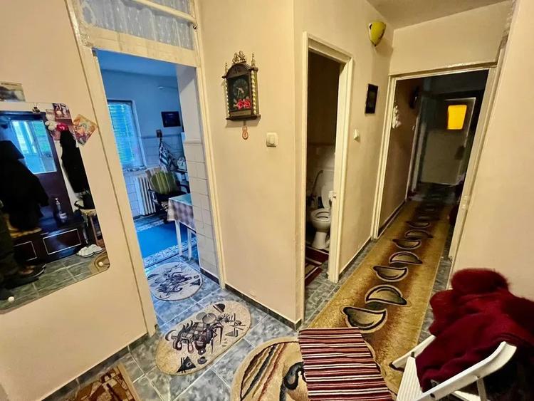 Apartament cu 3 camere decomandat, etajul 2/4, zona Canta