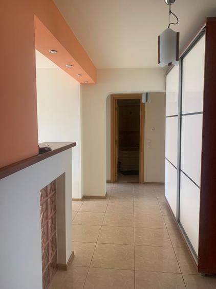 Nerva Traian - stradal , 3 camere, centrala proprie si parcare,direct proprietar