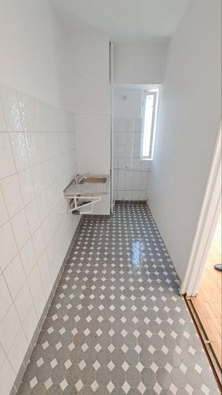 Unirii ( 3 min metrou), 4 camere de inchiriat, 2/8, nemobilat