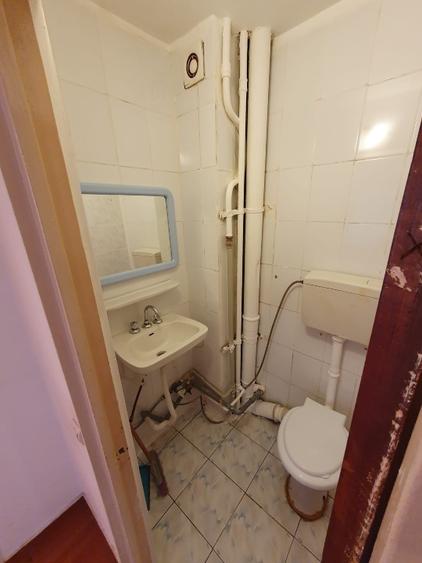 PROPRIETAR vand apartament decomandat 4 camere, 2 bai, 2 balcoane.