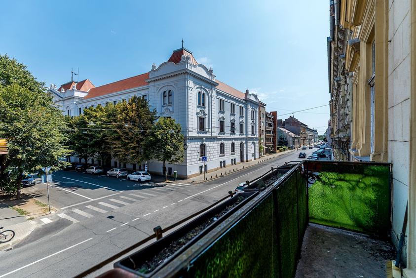 RAR pe piata Apartament cu 3 camere si balcon pe strada Horia