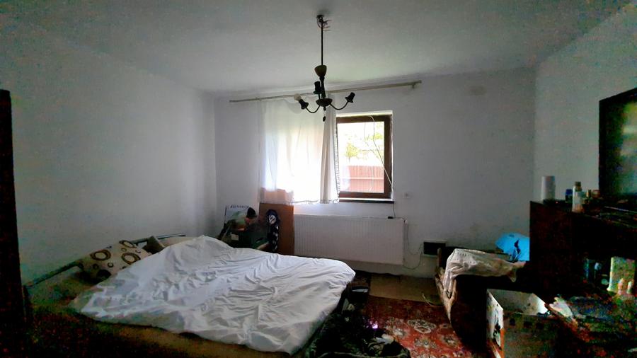 DOUA CASE DE VANZARE - ZONA RACADAU - SINGUR IN CURTE