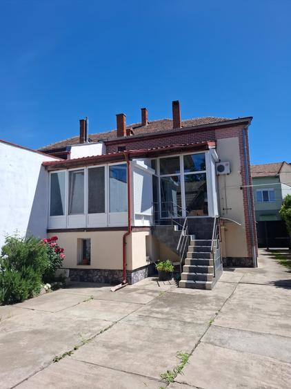 Vand casa duplex 6 camere, apartament independent și teren de 1.600 mp în Aradul
