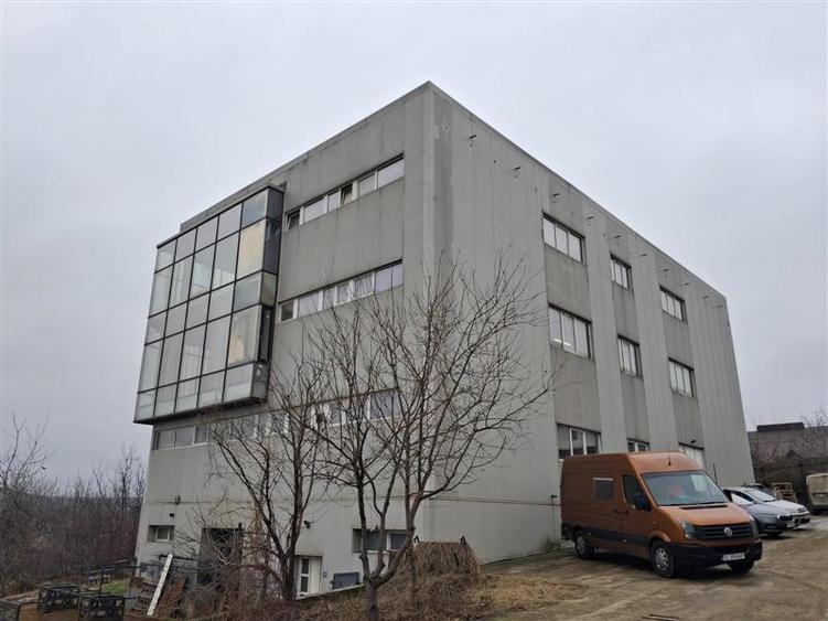 Spatiu comercial 1197 mp utili, 1000mp teren - Valea Lupului , Iasi